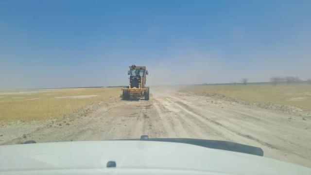 Cutline: The Omuthiya town council has created a 10 meter cutline to prevent the spread of the wildfire.

(PHOTO: contributed)