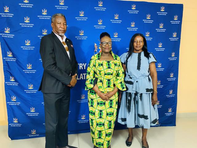 OMUTHIYA, 03 November 2025- Oshikoto governor Sacky Kathindi, Minister of International Relations and Trade Selma Ashipala-Musavyi and Omuthiya mayor Beats Nathongo captured during the ministerial regional engagement in Oshikoto on Monday.

(Photo: Max Henrich) NAMPA 