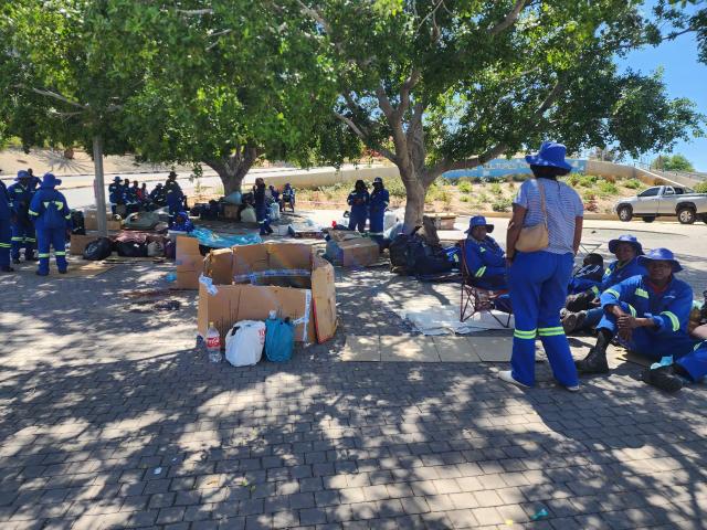 WINDHOEK, 09 NOVEMBER 2025 - Striking CoW Solid Waste Management Division workers. (Photo by: Molly Weyulu) NAMPA 