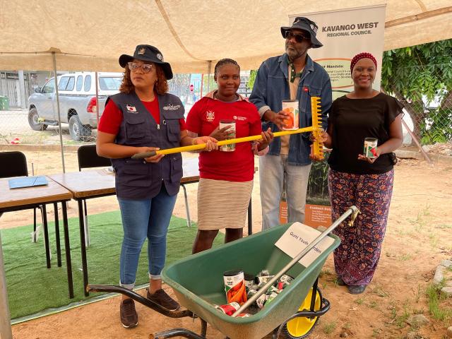 NKURENKURU, 10 November 2025 – The Kavango West Regional Governor, Verna Sinimbo, on Monday distributed agricultural materials valued at N. dollars 1.5 million donated by the Food and Agriculture Organisation (FAO) to 19 horticulture farmers in Nkurenkuru.
(photo: Lylie Joel)
NAMPA