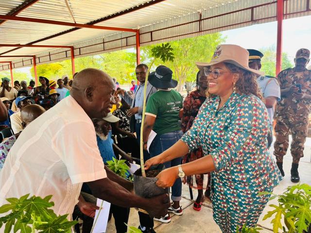 Ncamagoro, 11 November 2025- Kavango West Governor Verna Sinimbo launched a region-wide fruit tree planting campaign and creative industries awareness programme in Ncamagoro Constituency on Tuesday.
(Photo:Contributed)
NAMPA