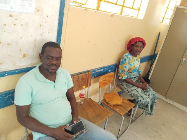 NAKABOLELWA, 24 November 2025  – Two political party agents stationed at the Nakabolelwa combined school polling station have bemoaned the low turnout of voters at Nakabolelwa in the Kabbe South Constituency for the Monday special voting. They are George Kasale of Swapo Party and Kahimbi Ndara of IPC.

(Photo: Michael Mutonga Liswaniso) NAMPA
