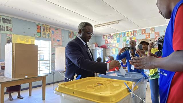 WINDHOEK, 26 November 2025 - Independent Patriots for Change President Panduleni Itula casting his vote. (Photo by: Mathilde Kudumo) NAMPA 