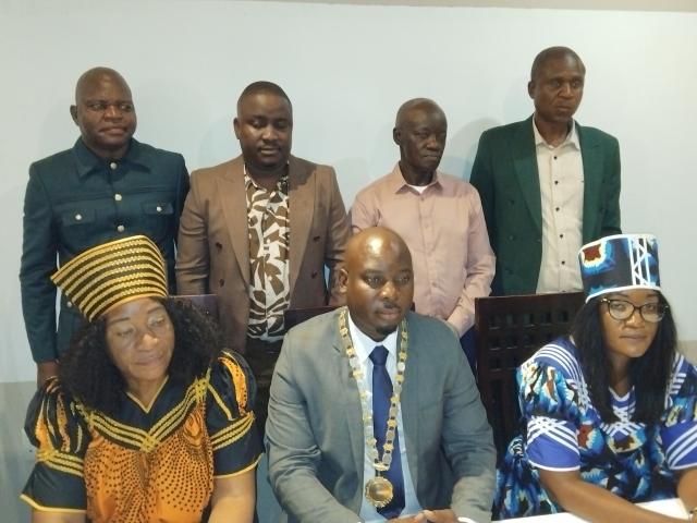 KATIMA MULILO, 05 December 2025 - Youthful Kabende Kabende was on Friday elected as the new Mayor of the Katima Mulilo Town Council (KMTC) after an official swearing in ceremony that was presided over by Magistrate Davy Kambinda. He will be deputised by Charity Matongo - Mabuku. Nsala Muhongo was elected as the Chairperson of the Management Committee. Other Management Committee members include Royd Likando and Kamwi Mazila - all from the Swapo Party. 
Jimmy Sikwela of the Independent Patriots for Change (IPC) and Simasiku Mukendwa of the National Democratic Party of Namibia (NDP) remains ordinary council members.
(Photo: Michael Mutonga Liswaniso) NAMPA
