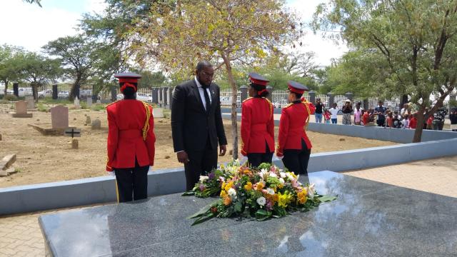 WINDHOEK, 10 December 2025 - Khomas Governor Sam Shafiishuna Nujoma laying a wreath at the Old Location Cemetery in tribute to those who lost their lives on 10 December 1959 (Photo: Andreas Thomas) NAMPA