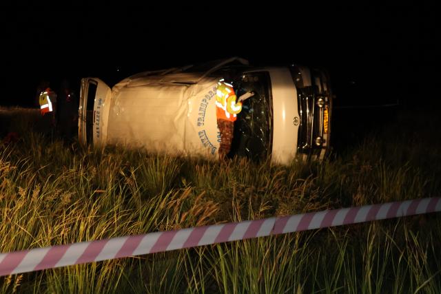 OTJIWARONGO, 05 January 2026 - The accident scene outside Otjiwarongo on Monday night where a woman lost her life in the minibus after it overturned on Otjiwarongo-Okahandja B1 road. (Photo by: Mulisa Simiyasa) NAMPA