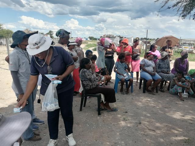 GROOTFONTEIN, 08 January 2026 - A team of community health workers at Grootfontein on Thursday discusses Cholera disease outbreak with some community members in the Kap n Bou informal area. (Photo by: Mulisa Simiyasa) NAMPA 