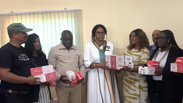 SWAKOPMUND, 15 January 2026 - Erongo Governor Natalia |Goagoses, Swakopmund Mayor Suamma Kautondokwa and Chairperson of the Erongo Regional Council Chairperson Lazarus Kanelombe photographed with 4x4 Foundation Initiative Founder Sidney Boois and member parents during the handover of 54 pairs of school shoes and sanitary products and Swakopmund. (Photo by: Isabel Bento) NAMPA