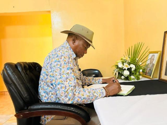 ONAMBUTO, 20 January 2026 - Oshikoto Governor Sacky Kathindi paying tribute to late war veteran Matias Kanana Hishoono. (Photo: Contributed) 
