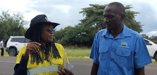 LISELO, 19 January 2026 - Roads Authority Regional Manager, Lynnette Malipa engages with the Works and Transport Minister at the proposed site for the construction on the new weighbridge in the Liselo area that the Minister dissaproved.

(Photo: Michael Mutonga Liswaniso) NAMPA