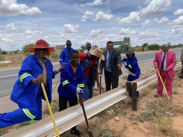 Hardap governor Riaan McNab officially launches Kalkrand village clean-up operations 