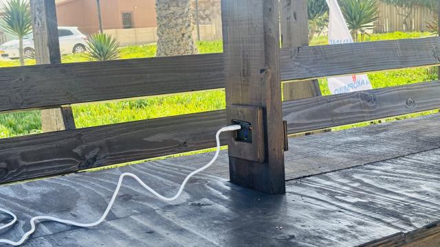 SWAKOPMUND, 30 January 2026 - The newly inaugurated Meeting Island is equipped with charging ports to enable users to charge their electronic devices while using the space. (Photo by: Isabel Bento) NAMPA