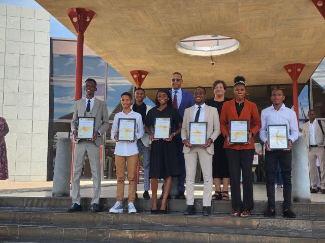 WINDHOEK, 09 FEBRUARY 2026 - Governor of the Bank of Namibia, Ebson Uanguta pictured with the BoN bursary beneficiaries for 2026. (Photo by: Molly Weyulu) NAMPA