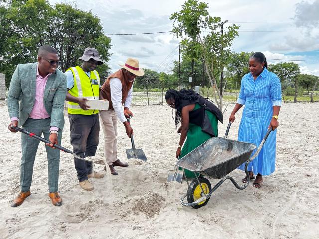 OMUNTELE, 10 February 2026- Oshikoto  Sacky Kathindi (C) officially handing over the site of the construction of a new classroom at Uupindi Primary School.

(Photo: contributed)