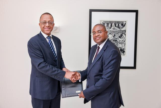 Bank of Namibia's Governor Ebson Uanguta and Financial Institutions Supervisory Authority (NAMFISA)'s Chief Executive Officer Kenneth Matomola pose for a photo. (Photo: Contributed) NAMPA 