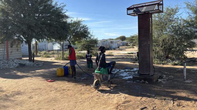 KARIBIB, 20 March 2026 - Children fetching water at a prepaid water station in the Harambee informal settlement in Karibib. (Photo by: Isabel Bento) NAMPA