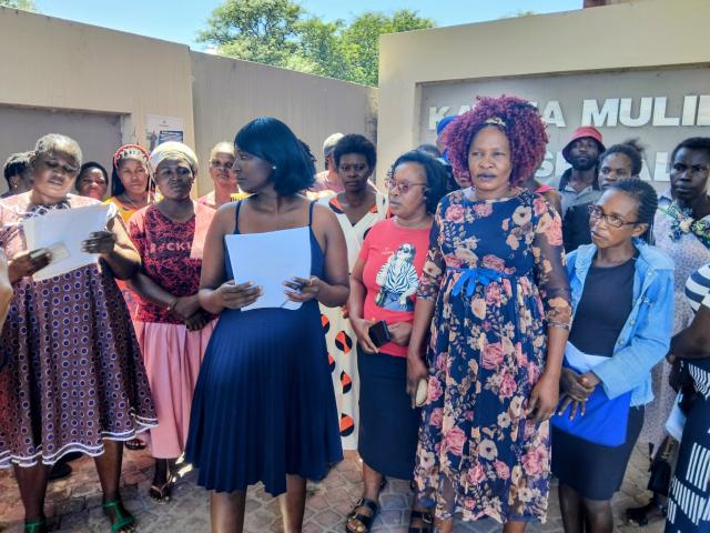 KATIMA MULILO, 27 March 2026 (NAMPA) – A group of 95 former volunteers at the Ministry of Health and Social Services in Katima Mulilo on Friday gathered in solidarity at the entrance of the Katima Mulilo district hospital to protest the recent recruitment process at the ministry where they claim they were denied permanent jobs after years of voluntary services.

(Photo: Michael Mutonga Liswaniso) NAMPA 
