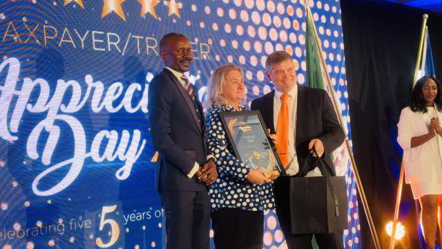 SWAKOPMUND, 07 April 2026 - Namibia Revenue Agency (NamRA) Commissioner Sem Shivute and board chairperson Pieter Kruger photographed with Swakop Uranium Deputy Chief Financial Officer Pulani Maritz at the NamRA taxpayers/traders appreciation awards night. (Photo by: Isabel Bento) NAMPA