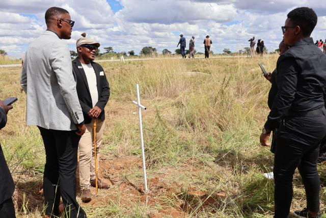 OKAKARARA, 13 April 2026 - The Okakarara community on Monday afternoon at the accident scene former Otjozondjupa Governor, and Member of Parliament James Uerikua and his son Venturo died on 03 April 2026. (Photo by: Mulisa Simiyasa) NAMPA