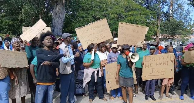 TSUMEB, 13 APRIL 2026- Tsumeb Aitsama Madan Development Project members and residents of Tsumeb town during the handover of a formal petition to the Tsumeb Municipality.

(Photo: contributed)