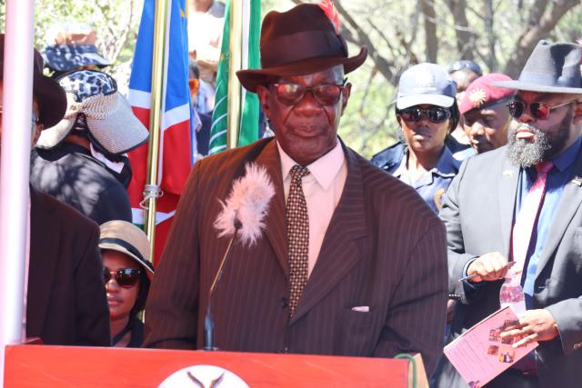 GAM, 19 April 2026 - Father of late James Uerikua, Ndoroima Tjijakura speaks at the community gravesites where his son James and grandchild, Venturo were are laid to rest on Sunday afternoon. (Photo by: Mulisa Simiyasa) NAMPA