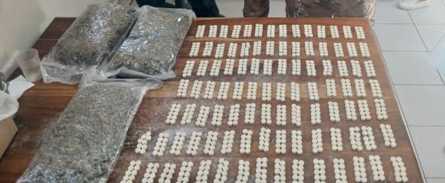 OTJIWARONGO, 21 April 2026 - The nearly 1 000 mandrax tables which were allegedly discovered in goods delivery truck on Otjiwarongo-Outjo road on Tuesday morning. Three parcels of cannabis were also allegedly found in the same truck. Both drugs carries an estimated street value of N.dollars 259 000. (Photo contributed) NAMPA 