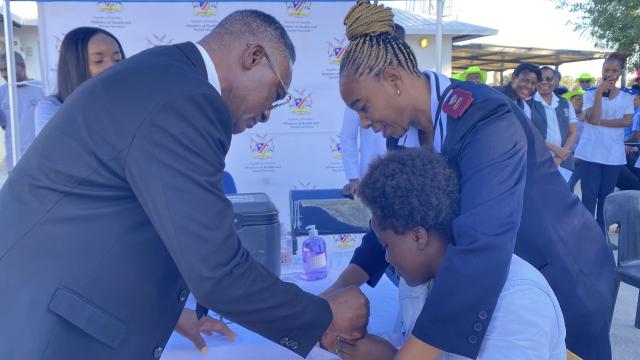 OMUTHIYA, 27 April 2026- Oshikoto Regional Council Chairperson Sacky Nangula (L) administering the first polio vaccine for the round three polio campaign.

(Photo: Max Henrich) NAMPA