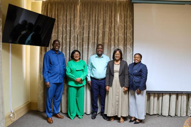 NKURENKURU, 27 April 2026- The Namibian Agronomic Board (NAB) has pledged N.dollars 100 000 worth of fruit tree seedlings to the Kavango West Regional Fruit Tree Planting Project under the “Tapeka, Lima, Tulye” theme, following a courtesy meeting with Governor Verna Sinimbo at the NAB offices in Windhoek on Monday.

(Photo: Contributed)
NAMPA