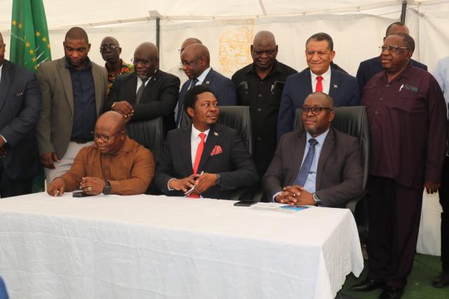 KATIMA MULILO, 29 April 2026 - Three Southern Africa Development Community (SADC) Member States' high-level delegation including transport ministers gathered at the Wenela border post of Katima Mulilo on Wednesday to celebrate the ideals of the Walvis Bay - Ndola - Lumbumbashi Agreement and officially launch the "User Pay Principle" (UPP).

(Photo: Contributed) 


