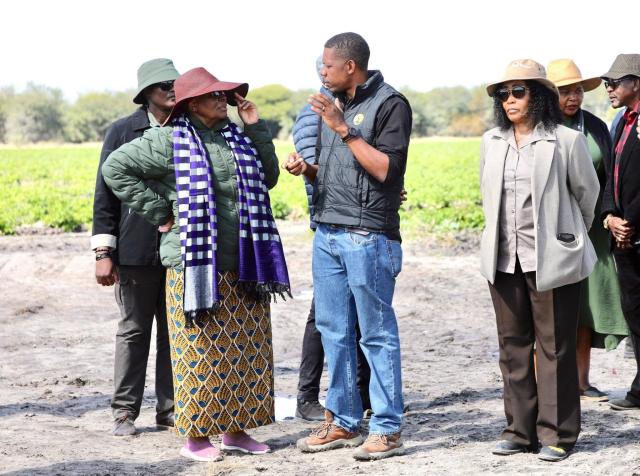 SIKONDO, 01 June 2026- President Netumbo Nandi‑Ndaitwah has praised the garlic trial at Sikondo Green Scheme during her visit to Sikondo Green Scheme in the Kapako Constituency in Kavango West Region.

(Photo: Lylie Joel)
NAMPA