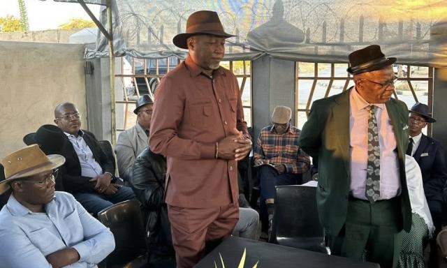 OUTJO, 02 June 2026- Oshikoto governor Sacky Kathindi (standing on the left) speaking at the late Chief David //Khamuxab residence in Outjo.

(Photo: Contributed)