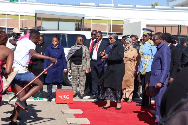 WINDHOEK, 22 June 2026 – President Netumbo Nandi-Ndaitwah being welcomed at the Hosea Kutako International Airport on Monday (Photo: Andreas Thomas) NAMPA