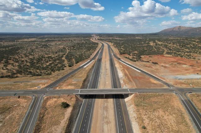 WINDHOEK, 11 November 2025 - The upgrade of the Windhoek-Okahandja Section 4A road to dual carriageway freeway standard has been completed at a contract value of approximately N$1 billion, creating 379 jobs, as Khomas Region’s active roads programme now spans contracts exceeding N$1.9 billion across four major projects.

(Photo contributed) NAMPA 