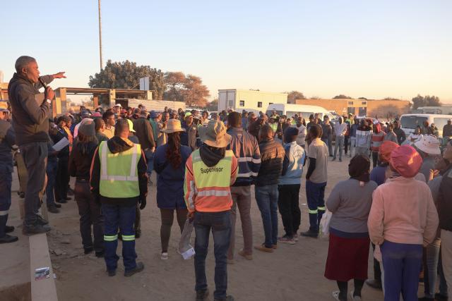 OTJIWARONGO, 17 July 2026 - Residents of Otjiwarongo gather in Orwetoveni on Friday morning for their 2026 annual mass clean-up campaign of their 16 suburbs at the town. (Photo by: Mulisa Simiyasa) NAMPA 