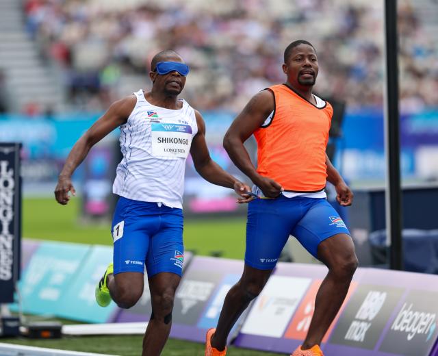 GLASGOW, 29 July 2026 – Namibia’s para-sprinter Ananias Shikongo and his guide Even Tjuiju in action during the T11/12 100 metre heats at the Commonwealth Games in Glasgow, Scotland. (Photo: Hesron Kapanga) NAMPA