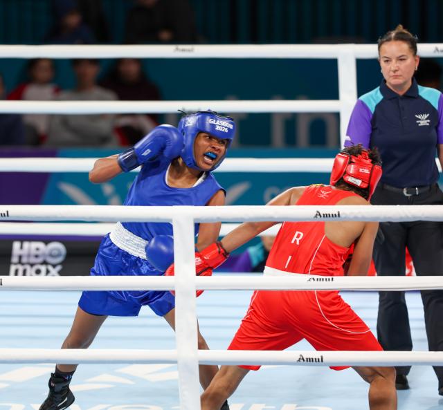 GLASGOW, 29 July 2026 – Namibia’s female boxer Mischa Monique Araes (in blue) in action against Sri Lankan Nadeeka Ranasinghe during the 51kg women division at the Commonwealth Games in Glasgow, Scotland. (Photo: Hesron Kapanga) NAMPA