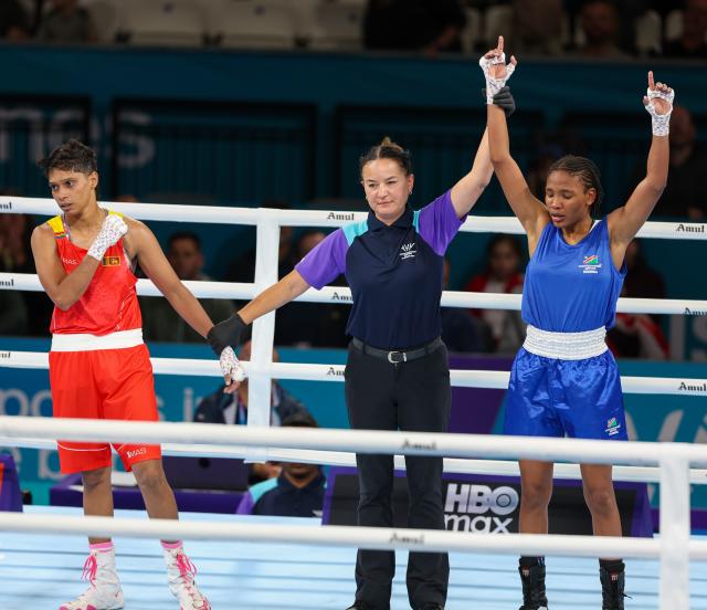 GLASGOW, 29 July 2026 – Namibia’s female boxer Mischa Monique Araes (in blue) being announced as the winner  against Sri Lankan Nadeeka Ranasinghe during the 51kg women division at the Commonwealth Games in Glasgow, Scotland. (Photo: Hesron Kapanga) NAMPA