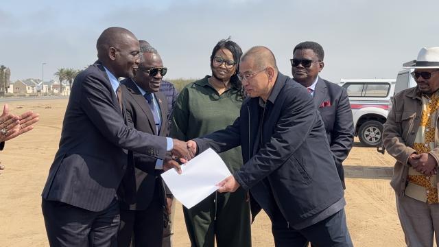 WALVIS BAY, 07 August 2025 - Works and Transport Minister Veikko Nekundi handing over the work contract to Unik Construction Manager for Namibia Jinbo Dong who will commence on the rehabilitation of roads in Walvis Bay. (Photo by: Isabel Bento) NAMPA 