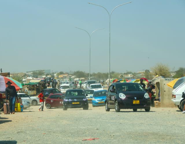 WINDHOEK, 04 September 2026 - Vendors and traffic at the incomplete Havana Four-Way in Katutura. The stalled road construction has become the centre of a dispute between vendors and contractors. (Photo by: Hesron Kapanga) NAMPA 
