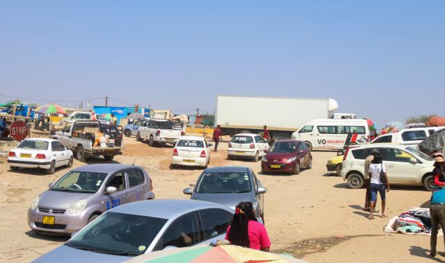 WINDHOEK, 04 September 2026 - Vendors and traffic at the incomplete Havana Four-Way in Katutura. The stalled road construction has become the centre of a dispute between vendors and contractors. (Photo by: Hesron Kapanga) NAMPA 