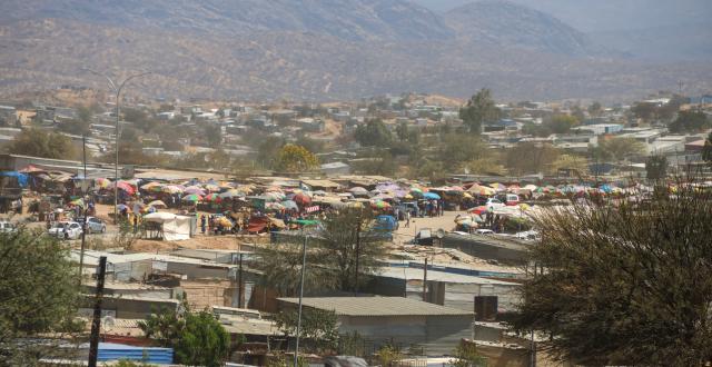 WINDHOEK, 04 September 2026 - Vendors and traffic at the incomplete Havana Four-Way in Katutura. The stalled road construction has become the centre of a dispute between vendors and contractors. (Photo by: Hesron Kapanga) NAMPA 