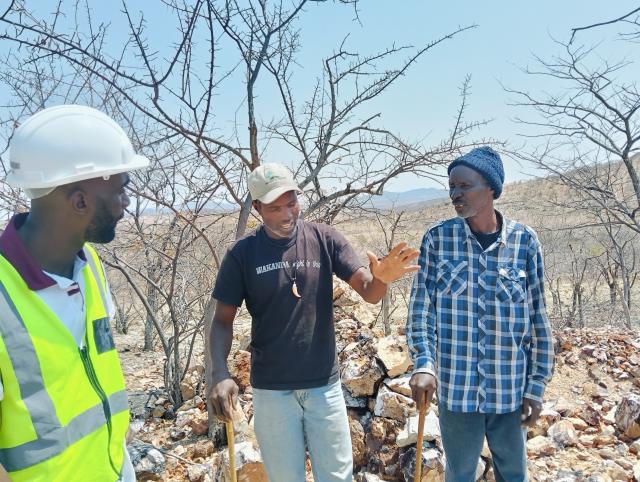 OPUWO, 17 September 2026- Phillip Likando, Personal Assistant to the Governor’s Office, with small-scale miners Burden Jaturire Muharukua and Johnson Kanambunga during an inspection of small-scale mining activities in the Otjorungondo area, Kunene Region, on Thursday. (Photo: Kaviveterue Virere) NAMPA 
