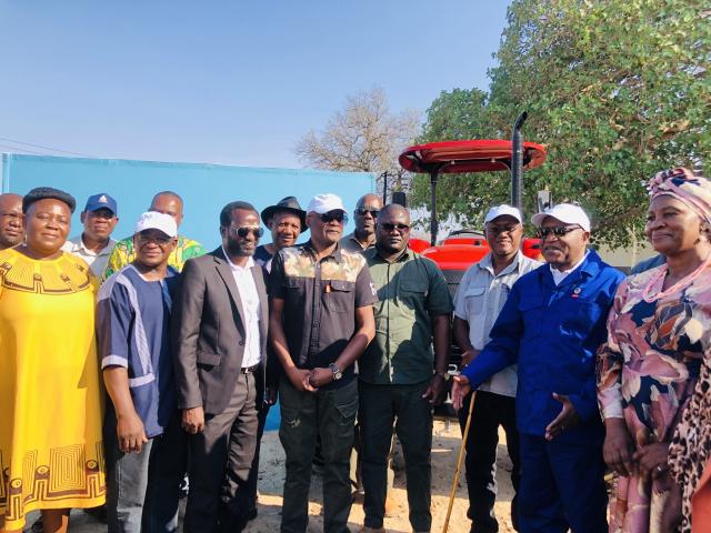 KAHENGE, 20 September 2026- Prime Minister, Tjitunga Elijah Ngurare, on Sunday officiated the handover of a N$800 000 tractor to the Ukwangali Traditional Authority at Kahenge, a donation from the Frans Indongo Group.
(Photo: Lylie Joel)
NAMPA
