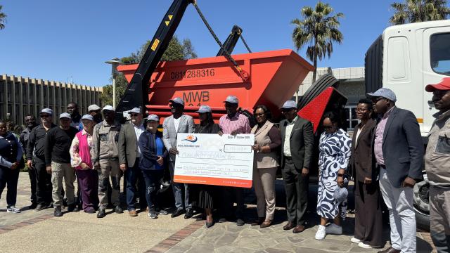 WALVIS BAY, 15 October 2026 - The Hino 500 truck fitted with a 12-tonne skip loader and 10 heavy-duty skips worth over N$ 2,7 million were donated to the Walvis Bay Municipality by Namport, through its Social Investment Fund. (Photo by: Isabel Bento) NAMPA