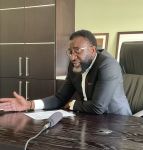OTJIWARONGO, 12 April 2024 - Otjiwarongo Mayor, Gottlieb Shivute speaks on Friday at a media briefing at his office in Otjiwarongo. (Photo by: Mulisa Simiyasa) NAMPA