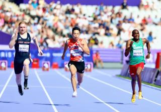 PARIS, 01 September 2024 – T13 Paralympic sprinter Johannes Nambala (R) in action alongside Shuta Kawakami of Japan (C) and Zak Skinner of Great Britain (L) during the men’s T13 100 meter heat at the Paris 2024 Paralympic Games. (Photo by: Hesron Kapanga) NAMPA
