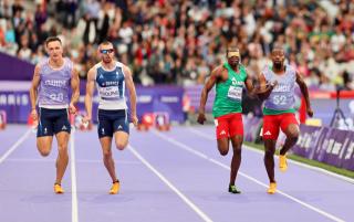 PARIS, 05 September 2024 – Namibia’s 2016 Paralympic Games gold medalist Ananias Shikongo and his guide Even Tjiuiju and French sprinter Timothee Adolphe and his guide Charles Renard (left) in action during the final of the men’s T11 100-meter race at the Stade de France during the Paris 2024 Paralympic Games. (Photo by: Hesron Kapanga) NAMPA