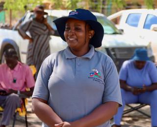 TSUMKWE, 26 November 2024  – Mbashandangi Kahiriri, the Returning Officer of the Tsumkwe Constituency during the 2024 Presidential and National Assembly Elections, pictured while addressing vehicle owners at the Tsumkwe Police Station. (Photo by: Hesron Kapanga) NAMPA.