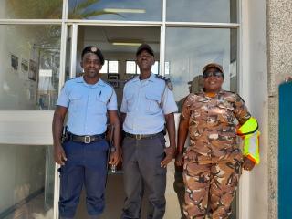 OUTJO, 01 JANUARY 2025- Inspector Barnabas Sabata (middle) standing outside the Outjo Police station with his fellow police officers. (Photo: Dalene Kooper) NAMPA