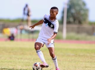 OSHAKATI, 02 January 2025 - Bucs Buccaneers' Giovanni Engelbrecht in action against KK Palace during the quarter-finals of the MTC Maris Cup at the Oshakati Independence Stadium. (Photo by: Hesron Kapanga) NAMPA